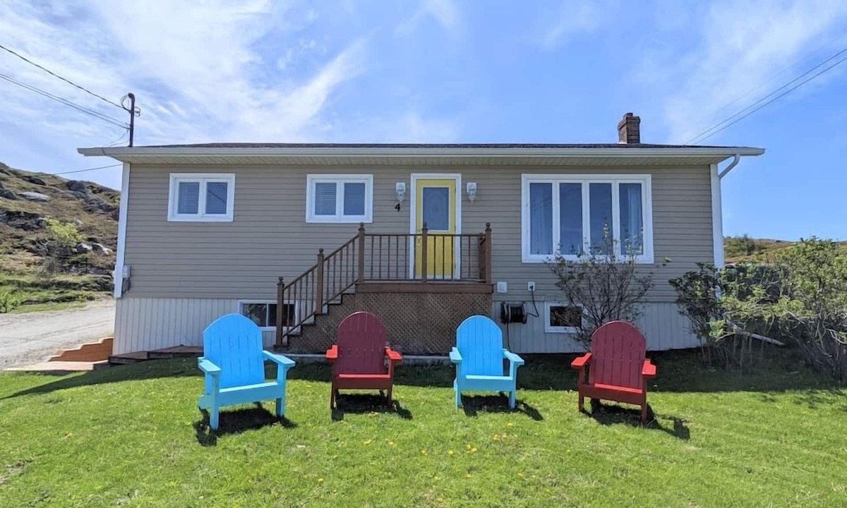 Twillingate House | On the Rocks Overlooking the Sea