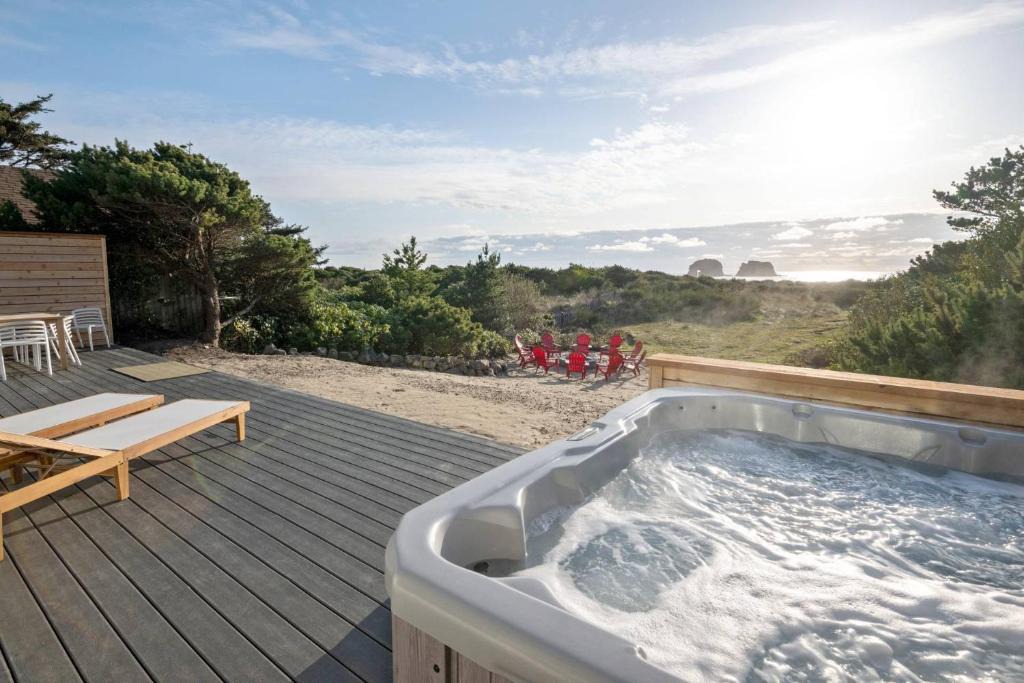 Rockaway Beach House | On The Rocks