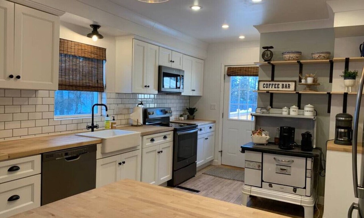 Ironwood House | On the Trail-Cedar Sauna & Close to Waterfalls/Trails/Lakes-Spring Getaway Value