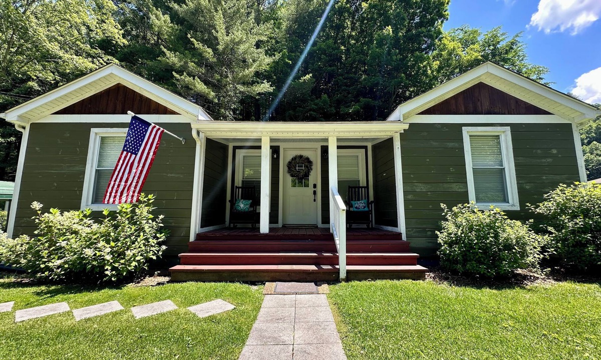 Damascus House | On The Trail