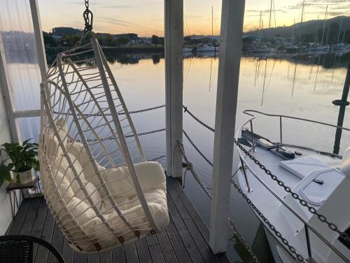 Whangarei Apartment | On the water boat House