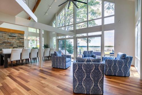 Edgewater House | On The Waterfront