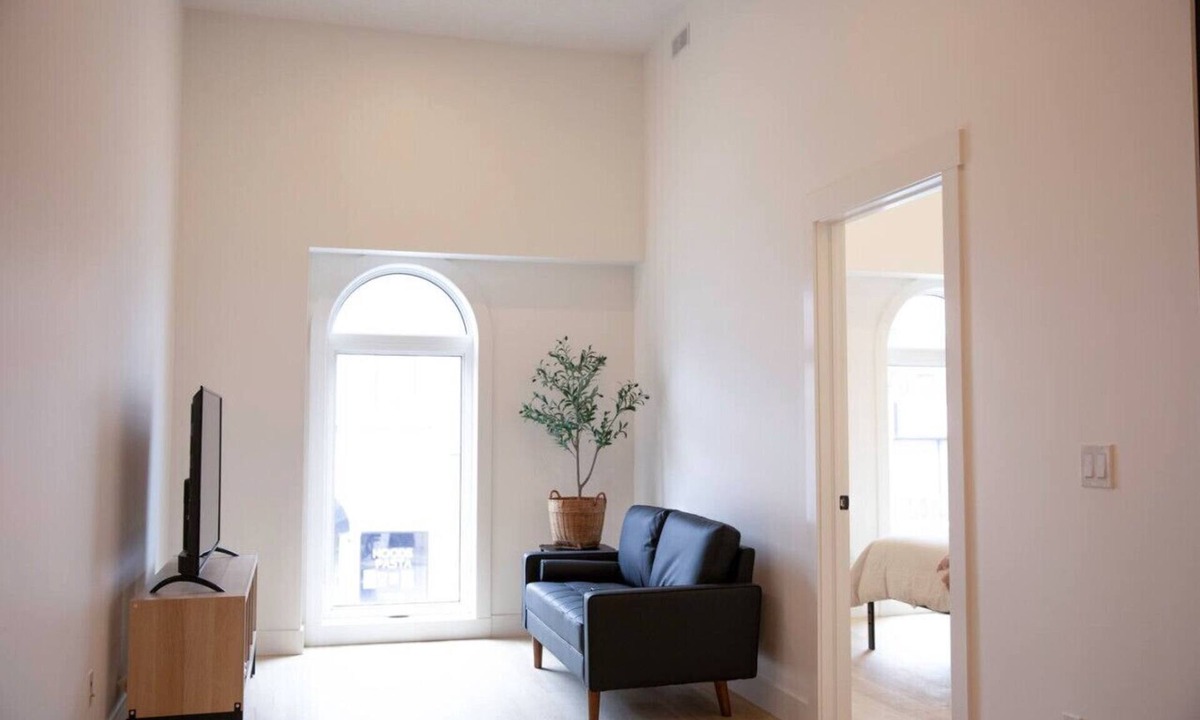 Woodstock Apartment | On Trend - The Charlotte - King