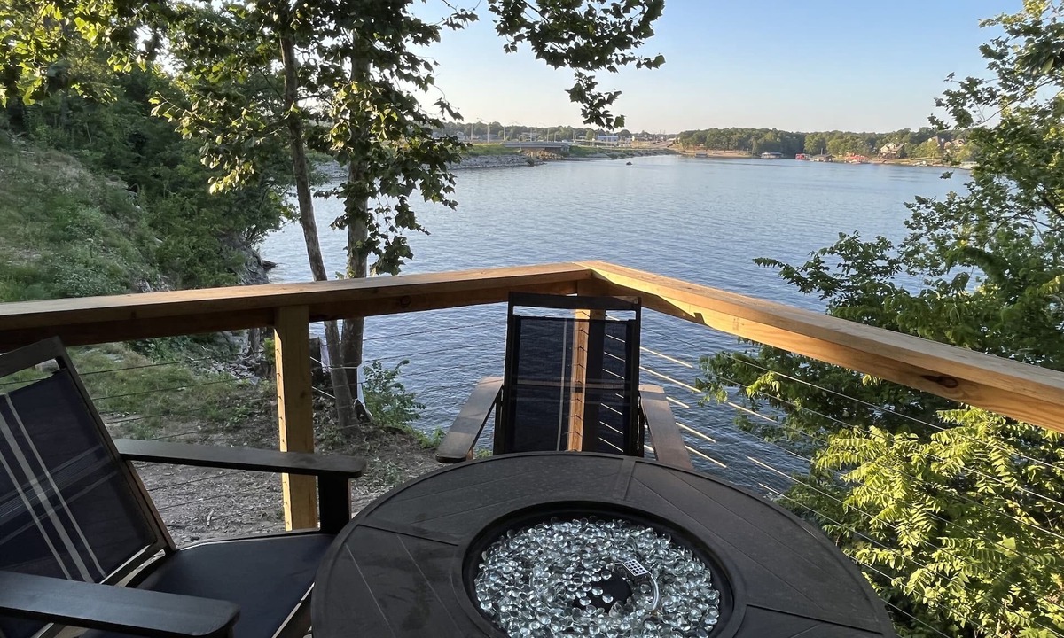 Grove Cabin | On Waters Edge*Epic Lake Views*Couples*Modern Luxe