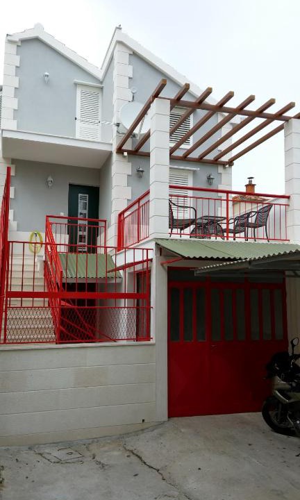Kastel Stafilic Apartment | One and a half etage, completely new equipped apartment with terasa and balcony, @ 50 sqm, 75 m off Adriatic beach, in monthly based rental hiring