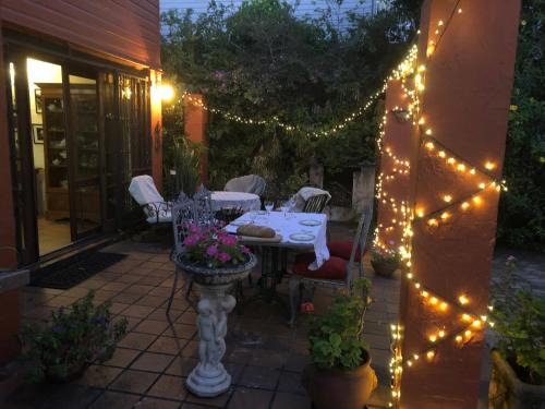 Clayfield Apartment | One Bdrm Garden & Piano Apt