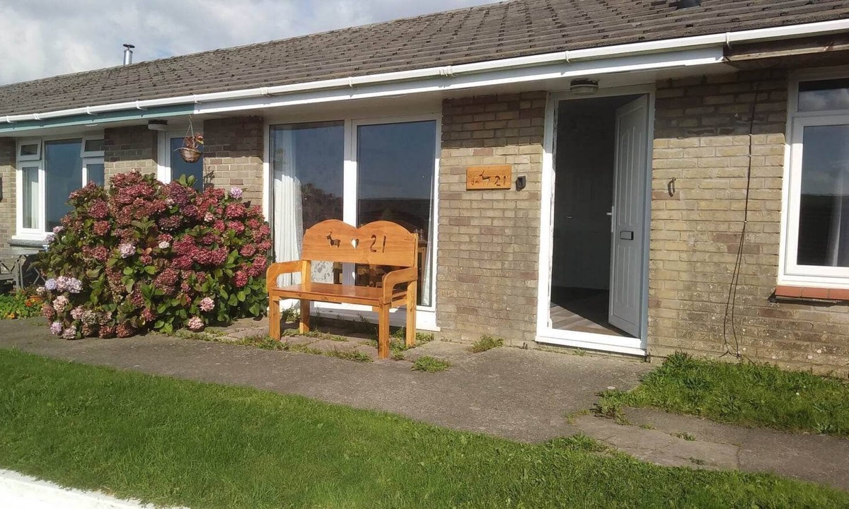 Mortehoe Ski Chalet | one bed room with sofa bed, wifi , sea views