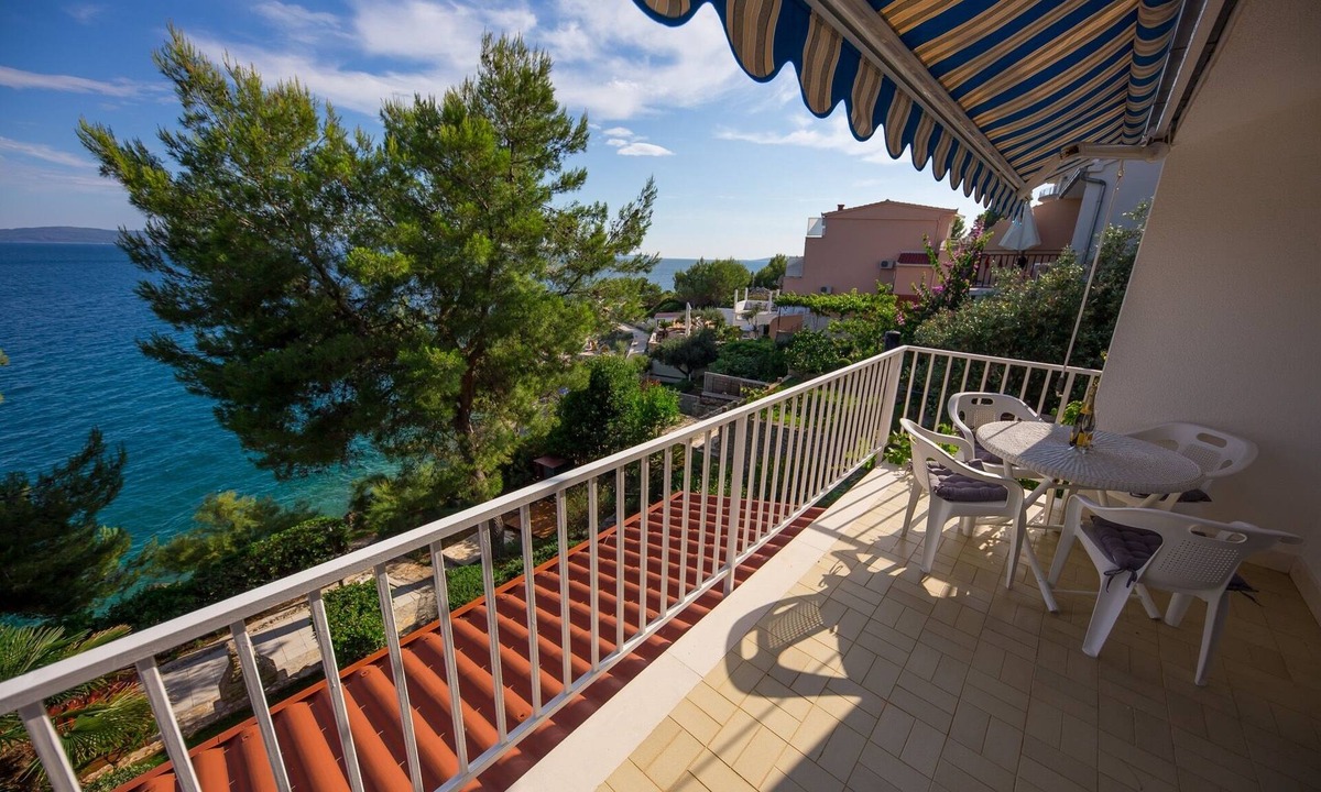 Okrug Gornji Apartment | One bedroom apartment near beach Rastići, Čiovo (A-9470-b)