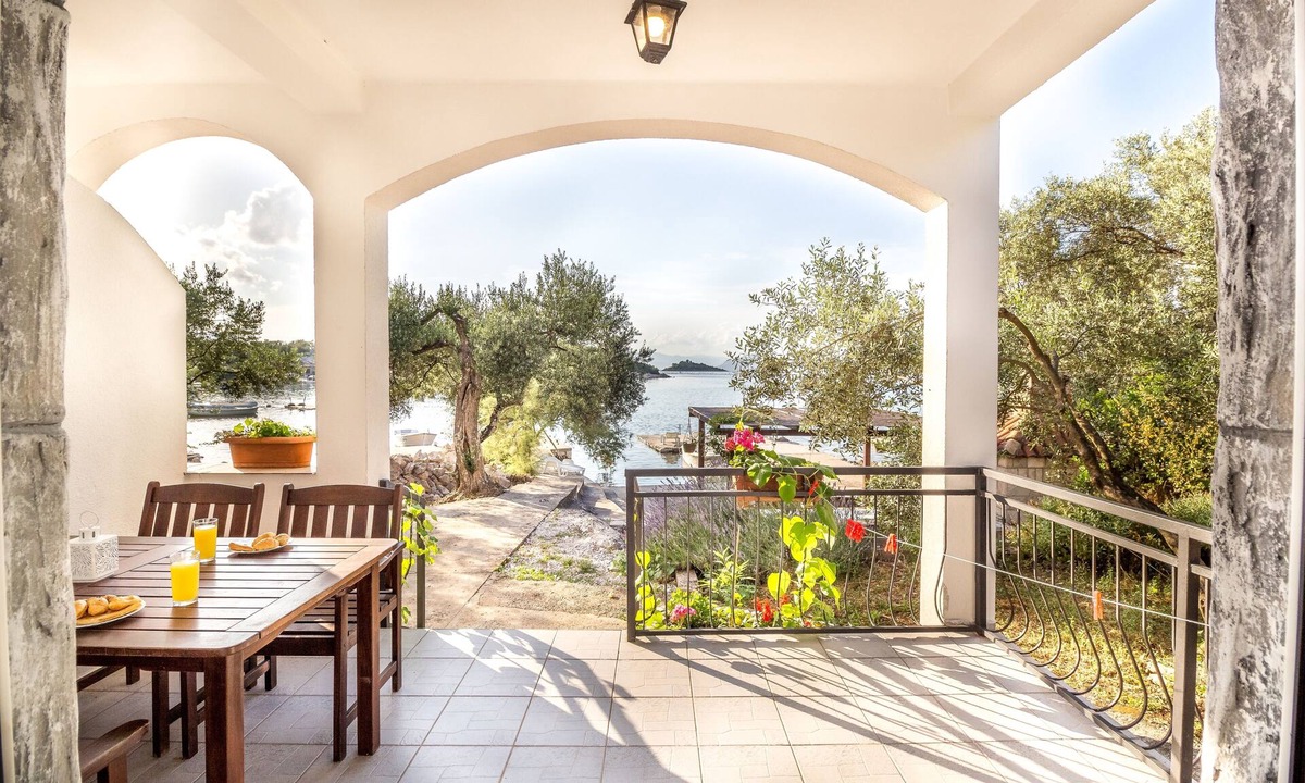 Putnikovic Apartment | One bedroom apartment near beach Žuronja, Pelješac (A-10134-c)