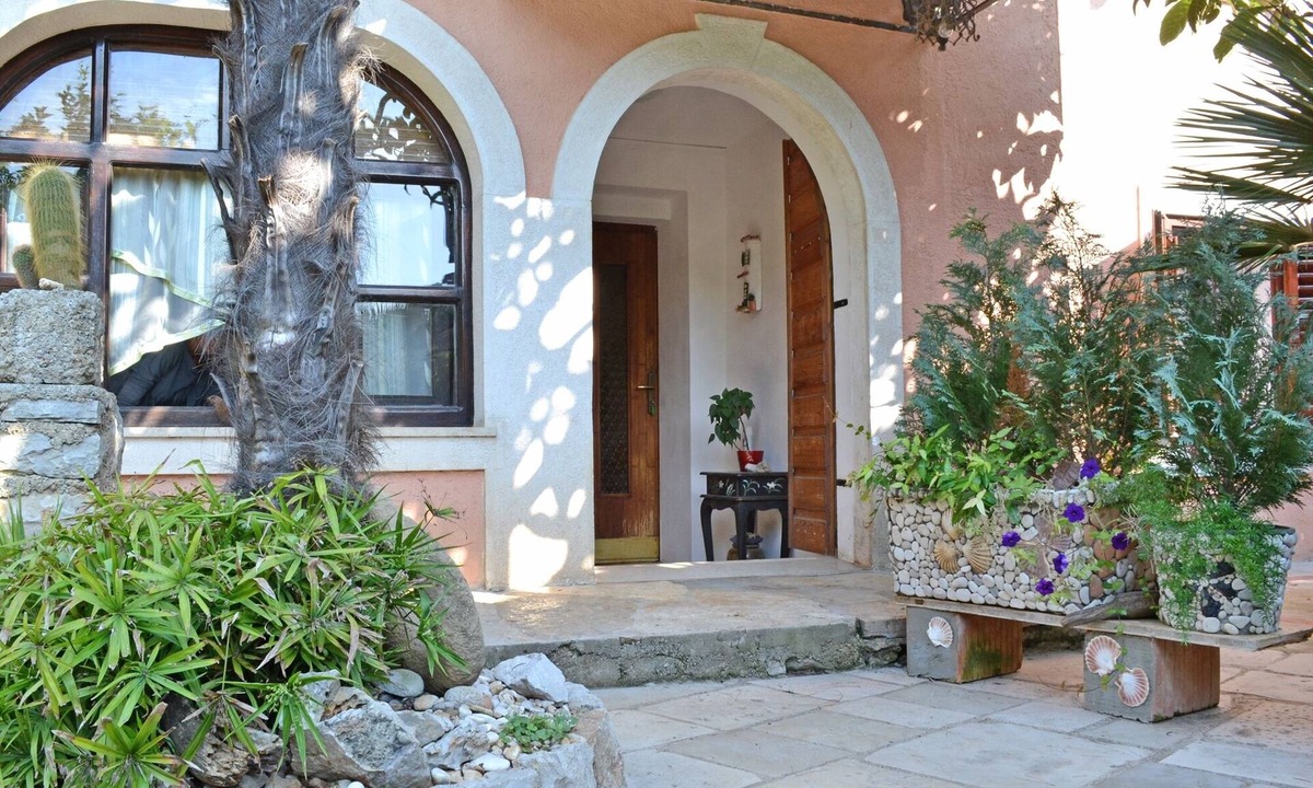 Veli Losinj Apartment | One bedroom apartment with terrace Veli Lošinj, Lošinj (A-8029-b)