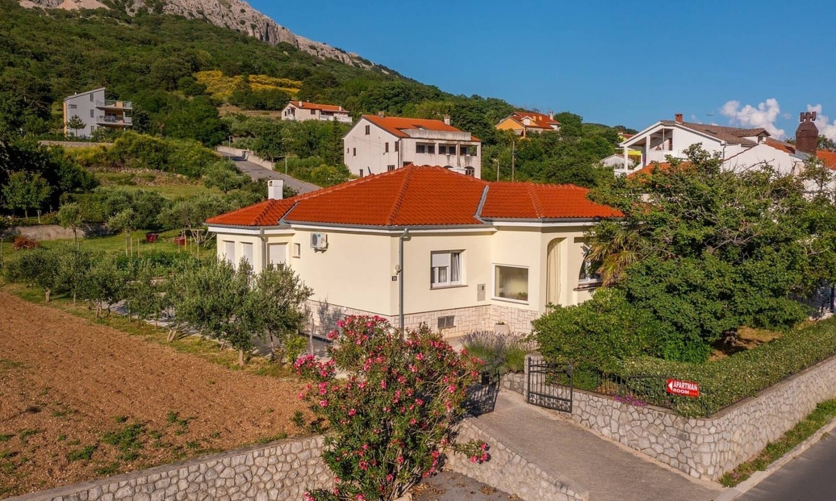 Draga Bascanska Apartment | One bedroom apartment with terrace Jurandvor, Krk (A-23362-a)