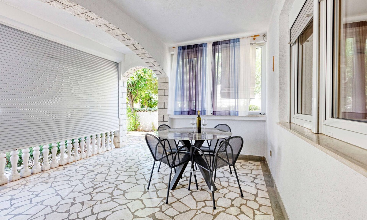 Rogoznica Apartment | One bedroom apartment near beach Rogoznica (A-23414-c)