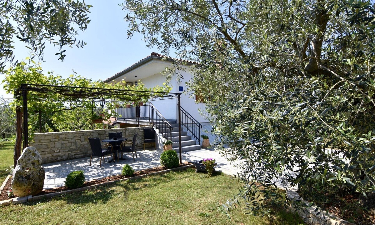 Savudrija Apartment | One bedroom apartment with balcony Bašanija, Umag (A-20522-a)