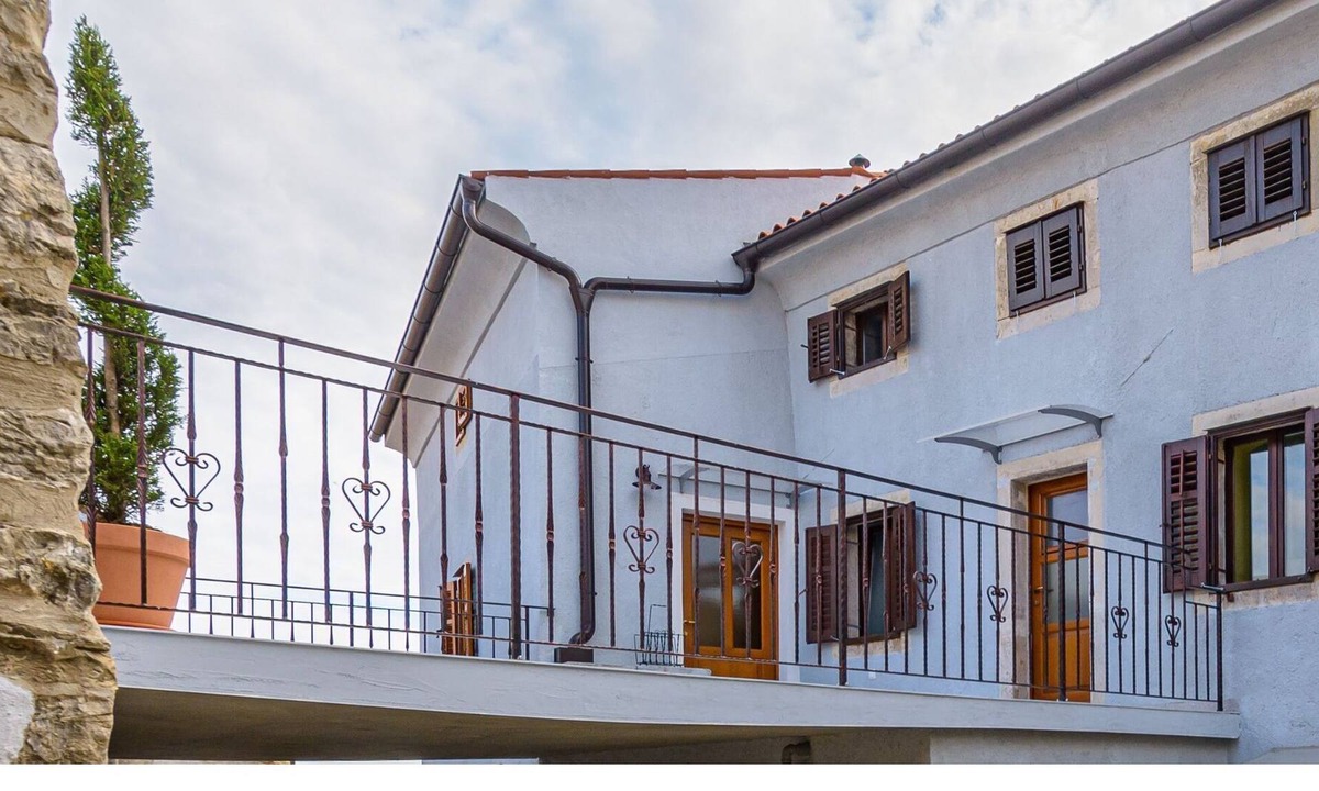 Pican Other | One-bedroom apartment A1 with shared pool in Central Istria
