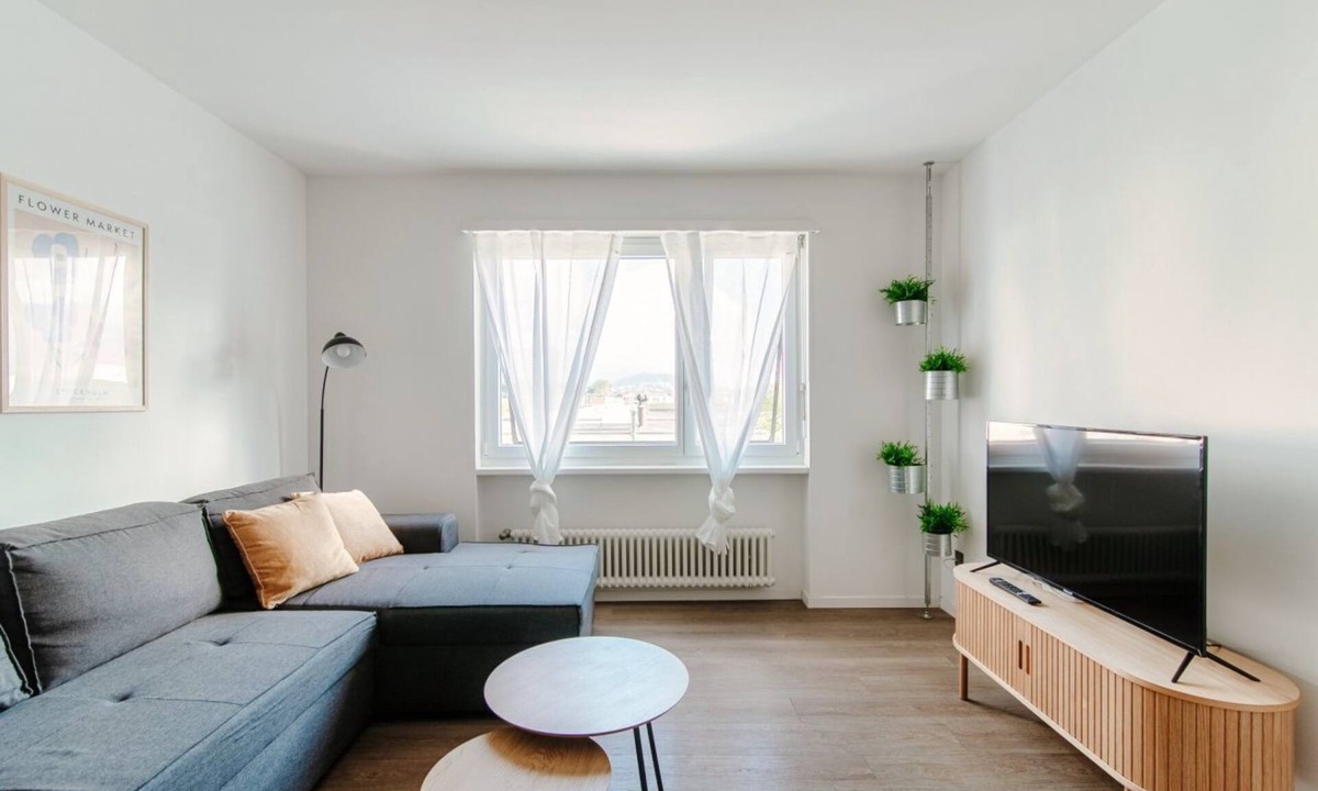 Balerna Apartment | One-bedroom apartment 10 minutes from Mendrisio (Roseto Apartment)