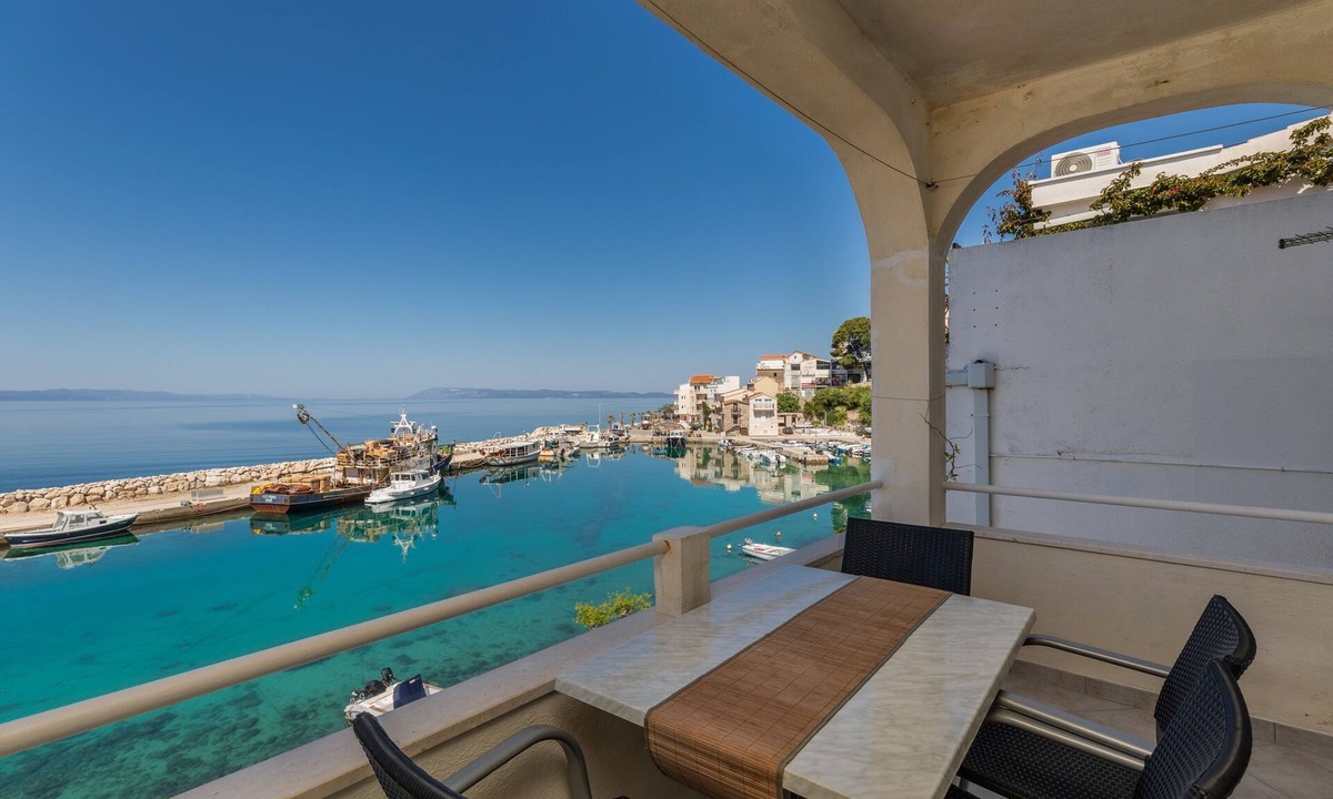 Drasnice Apartment | One bedroom apartment near beach Drašnice, Makarska (A-2670-b)