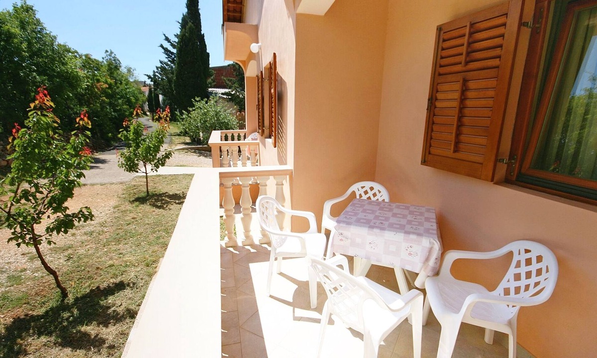 Rovanjska Apartment | One bedroom apartment with terrace Rovanjska, Paklenica (A-6209-b)