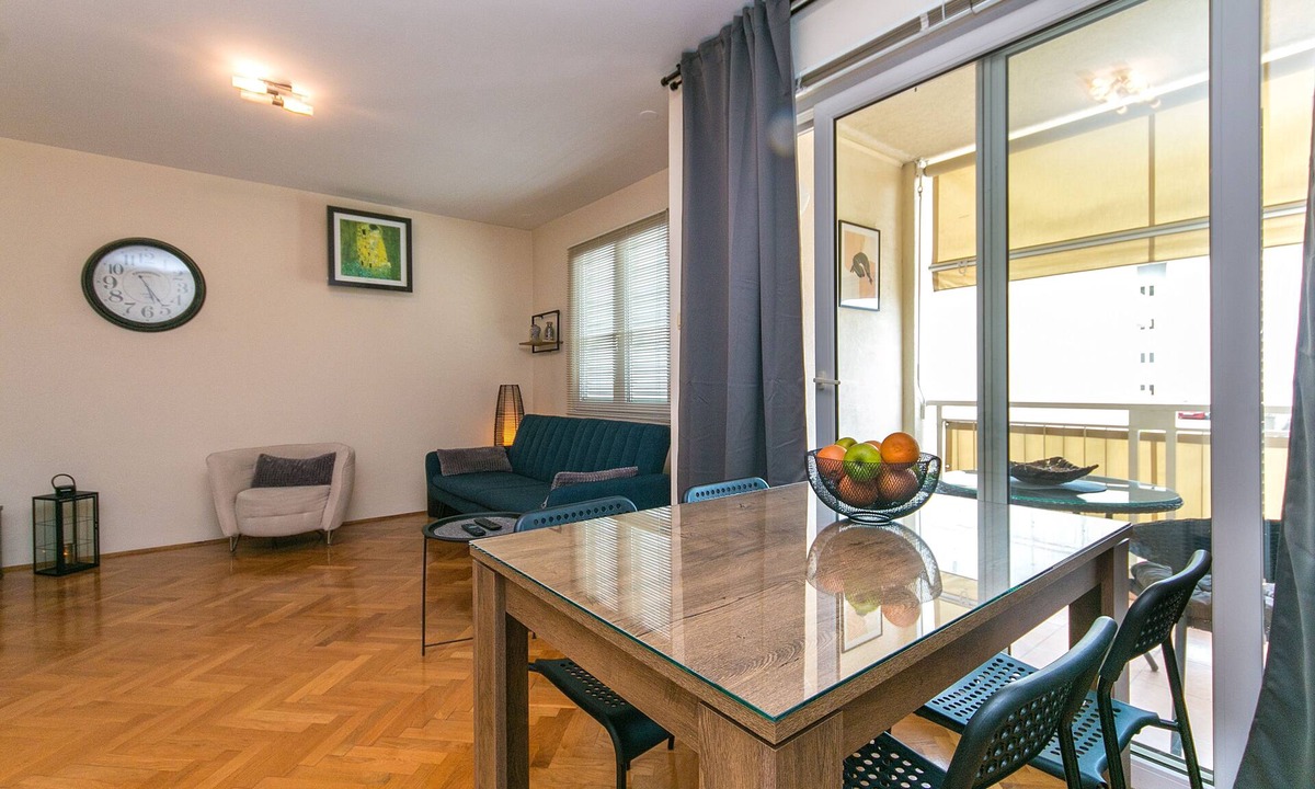Istok Apartment | One bedroom apartment with balcony Makarska (A-19637-a)