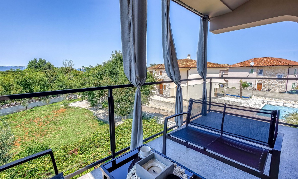 Milovcici Apartment | One bedroom apartment with terrace Milovcici, Krk (A-19352-a)