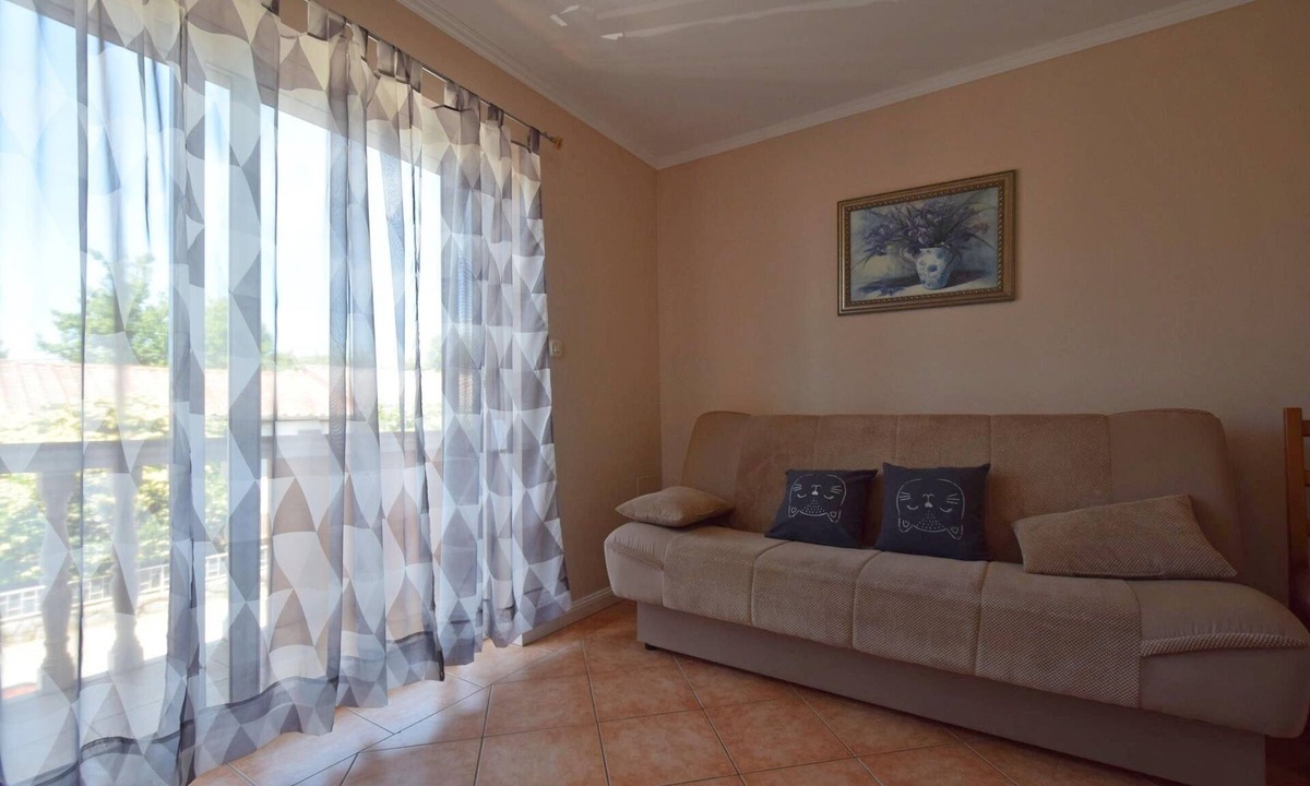 Njivice Apartment | One bedroom apartment with balcony Njivice, Krk (A-20447-d)
