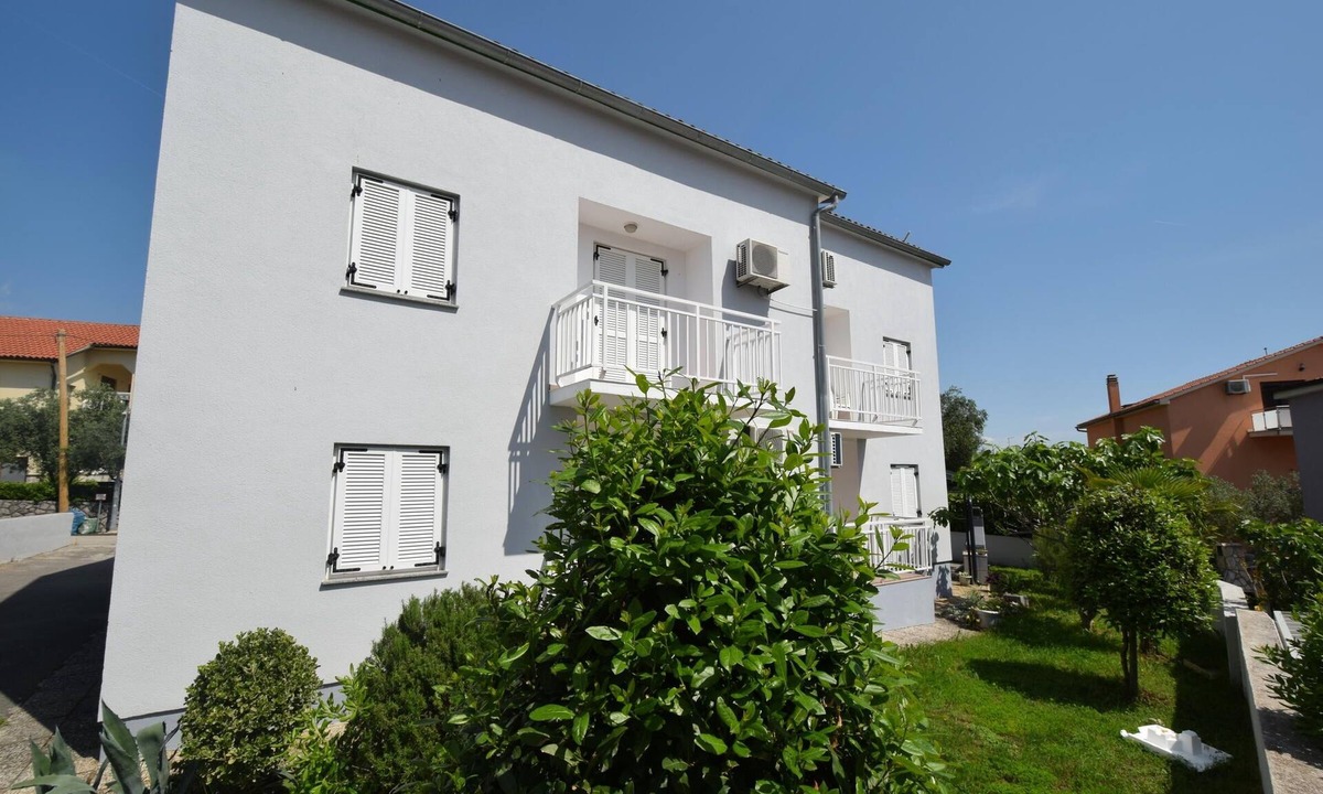 Njivice Apartment | One bedroom apartment with balcony Njivice, Krk (A-20486-a)