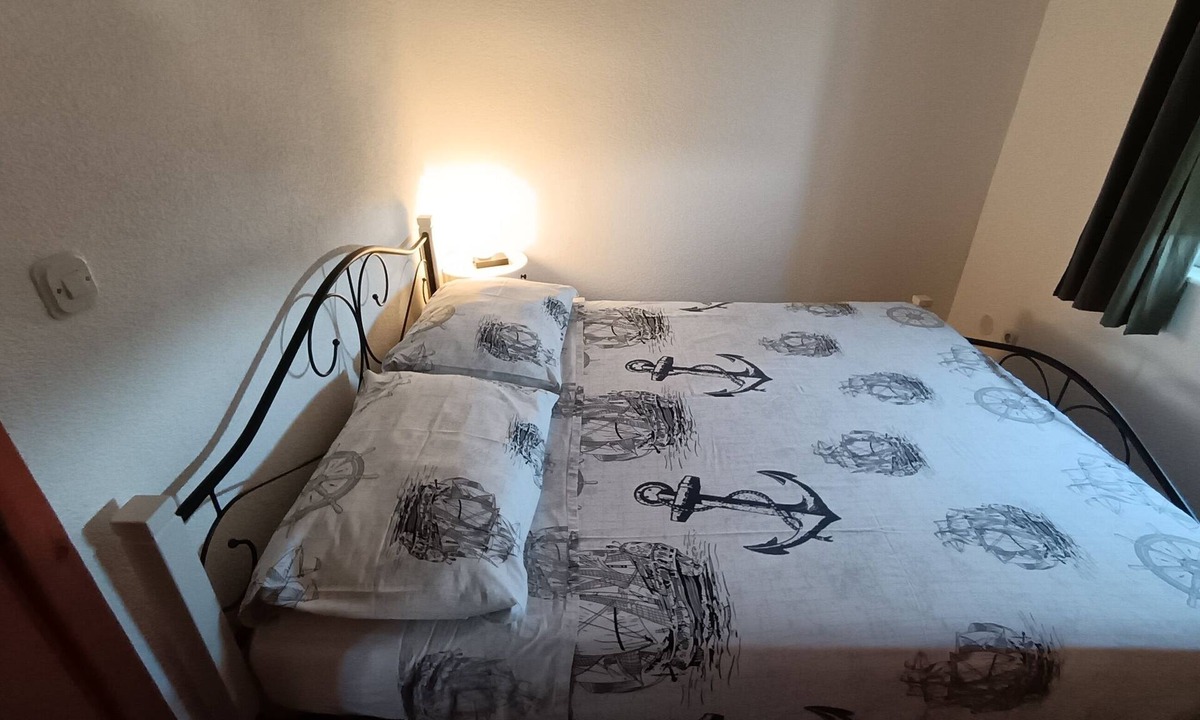 Posedarje Apartment | One bedroom apartment with balcony and sea view Posedarje, Novigrad (A-6190-b)