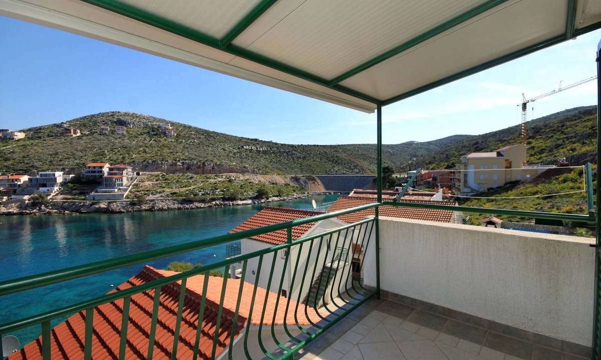 Primosten Burnji Apartment | One bedroom apartment near beach Bilo, Primošten (A-4191-c)