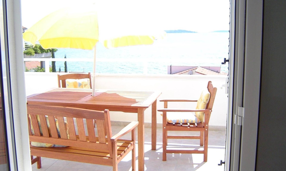 Primosten Apartment | One bedroom apartment with terrace and sea view Primošten (A-15704-d)