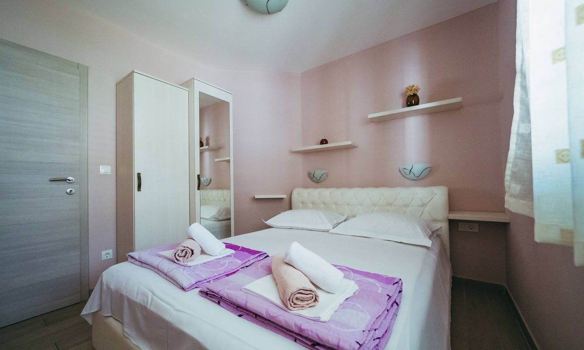Promajna Apartment | One bedroom apartment with balcony Promajna, Makarska (A-6849-c)