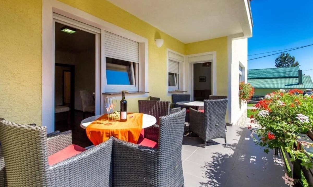 Grabovac Apartment | One bedroom apartment with terrace Grabovac, Plitvice (A-24968-a)