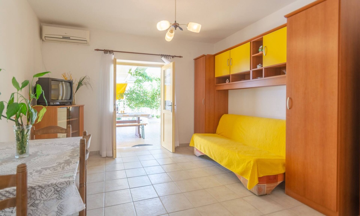 Brna Apartment | One bedroom apartment near beach Brna, Korčula (A-9162-a)