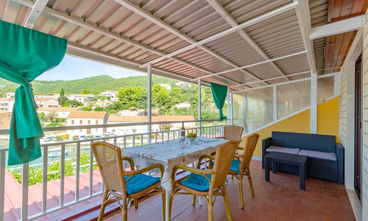 Brna Apartment | One bedroom apartment near beach Brna, Korčula (A-9162-b)