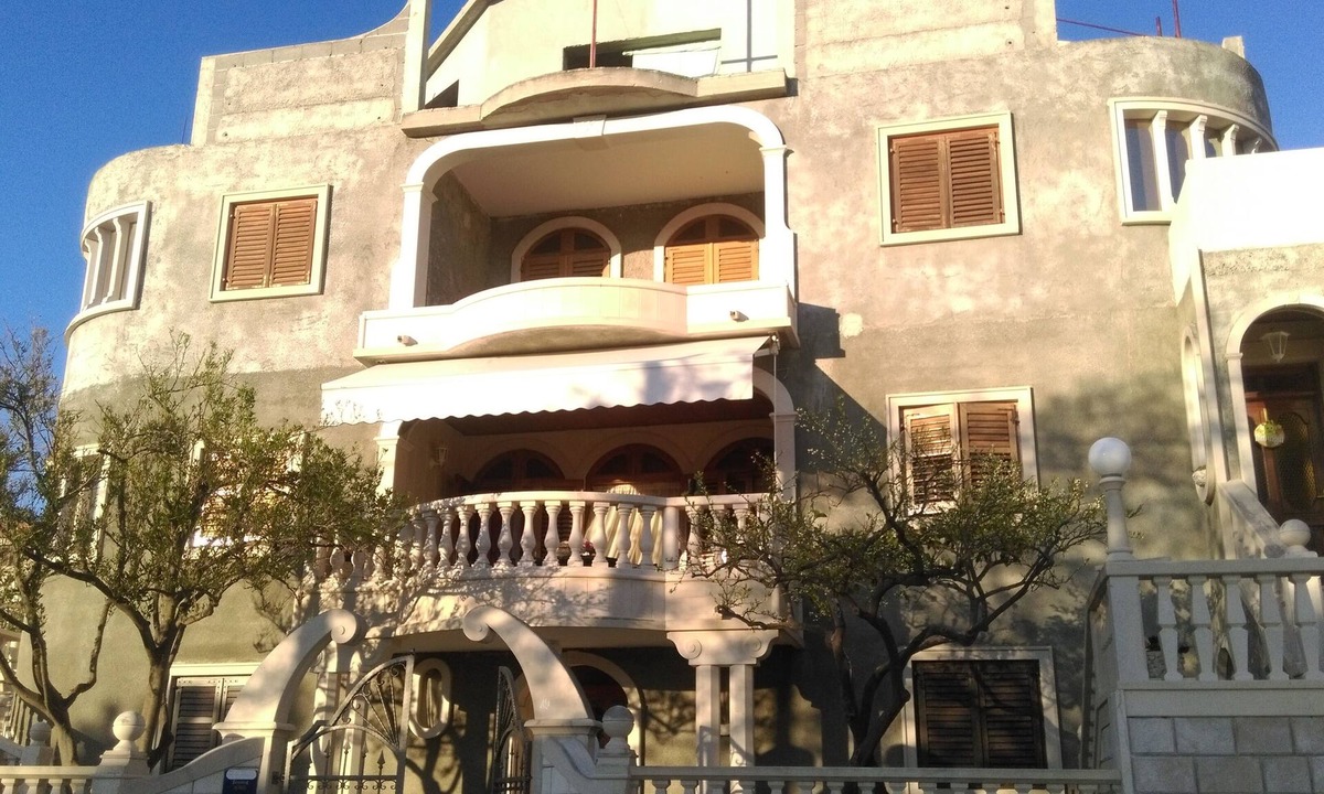Sumartin Apartment | One bedroom apartment with balcony Sumartin, Brač (A-2949-b)
