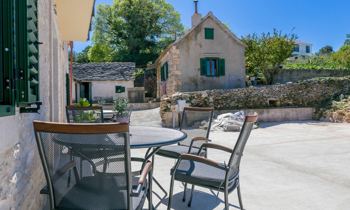 Skrip Apartment | One bedroom apartment with terrace Škrip, Brač (A-23826-a)