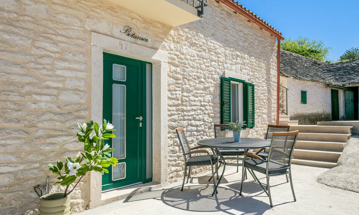 Skrip Apartment | One bedroom apartment with terrace Škrip, Brač (A-23826-b)