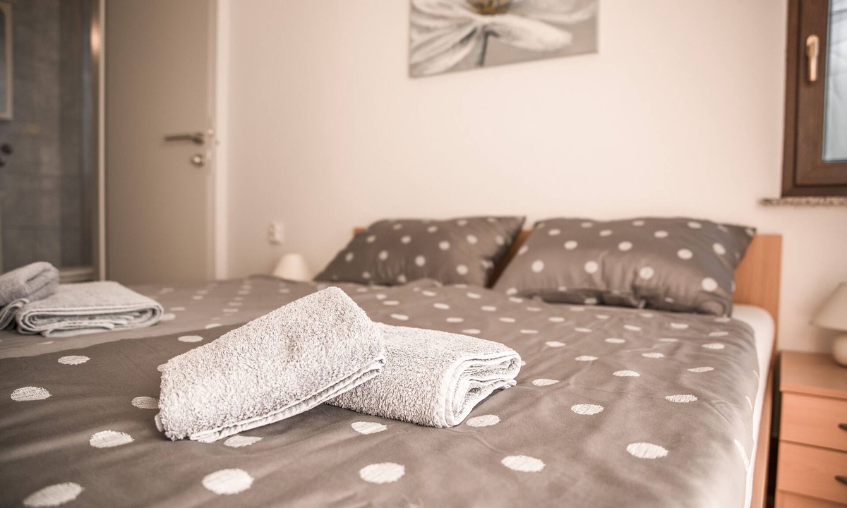 Vrsi Apartment | One bedroom apartment near beach Vrsi - Mulo, Zadar (A-5848-b)