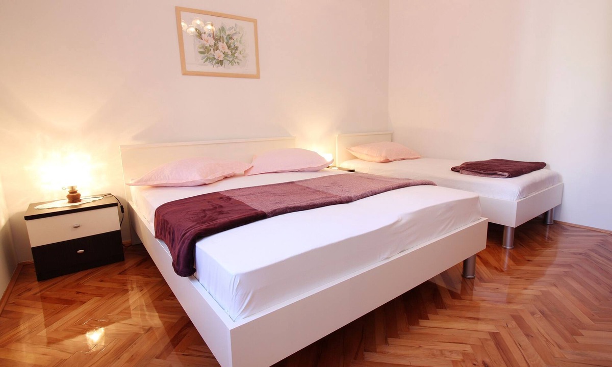 Metajna Apartment | One bedroom apartment near beach Metajna, Pag (A-6486-c)