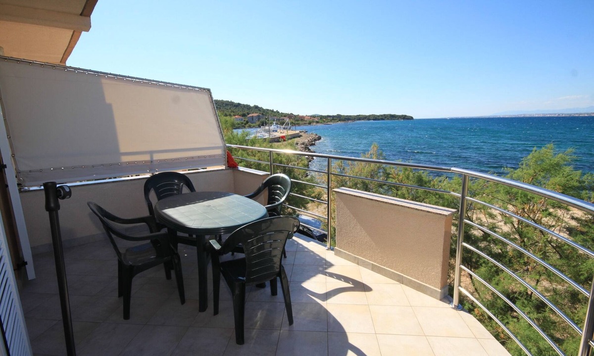 Banj Apartment | One bedroom apartment near beach Banj, Pašman (A-8206-a)