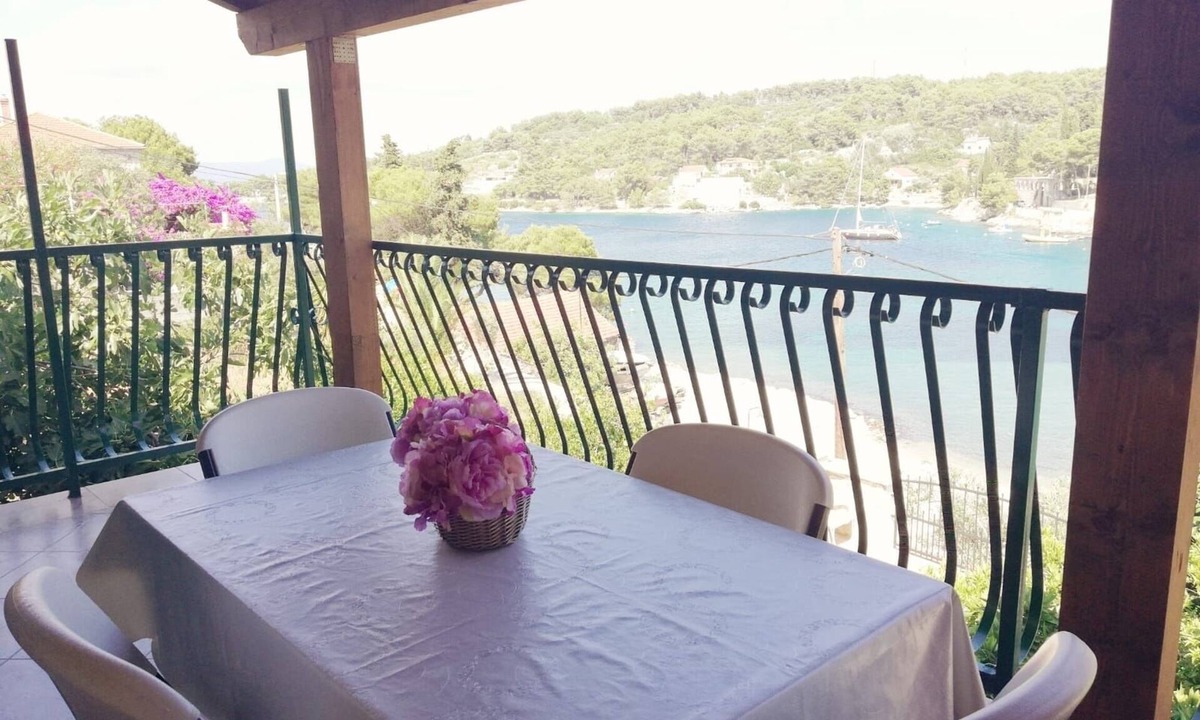 Rogac Apartment | One bedroom apartment near beach Rogač (Šolta) (A-5166-a)