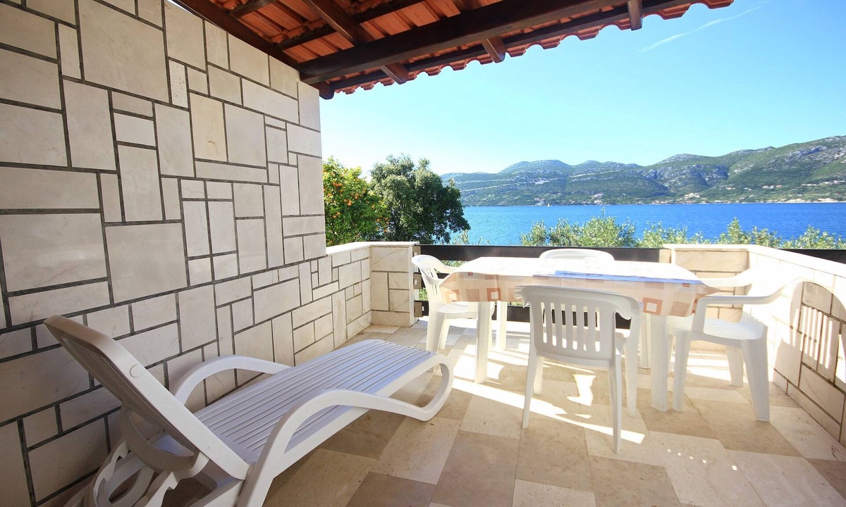 Zrnovo Apartment | One bedroom apartment near beach Tri Žala, Korčula (A-174-c)