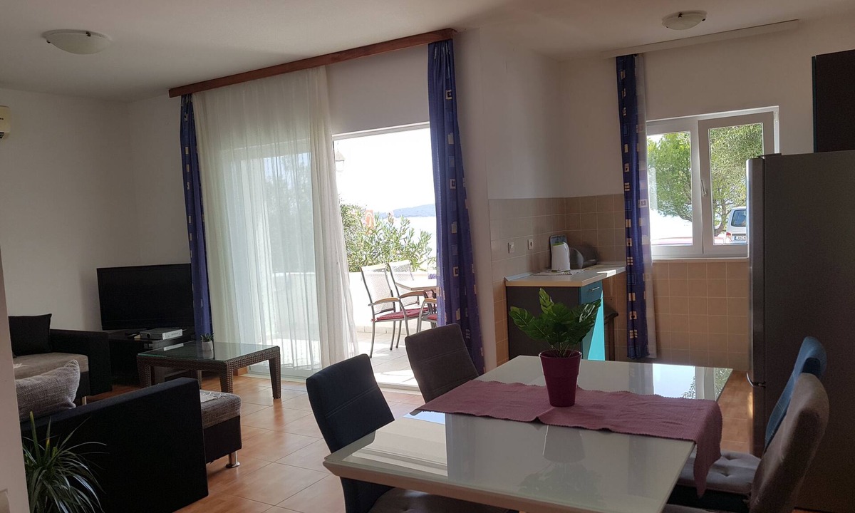 Cove Tri Zala (Zrnovo) Apartment | One bedroom apartment near beach Kučište - Perna, Pelješac (A-4545-c)