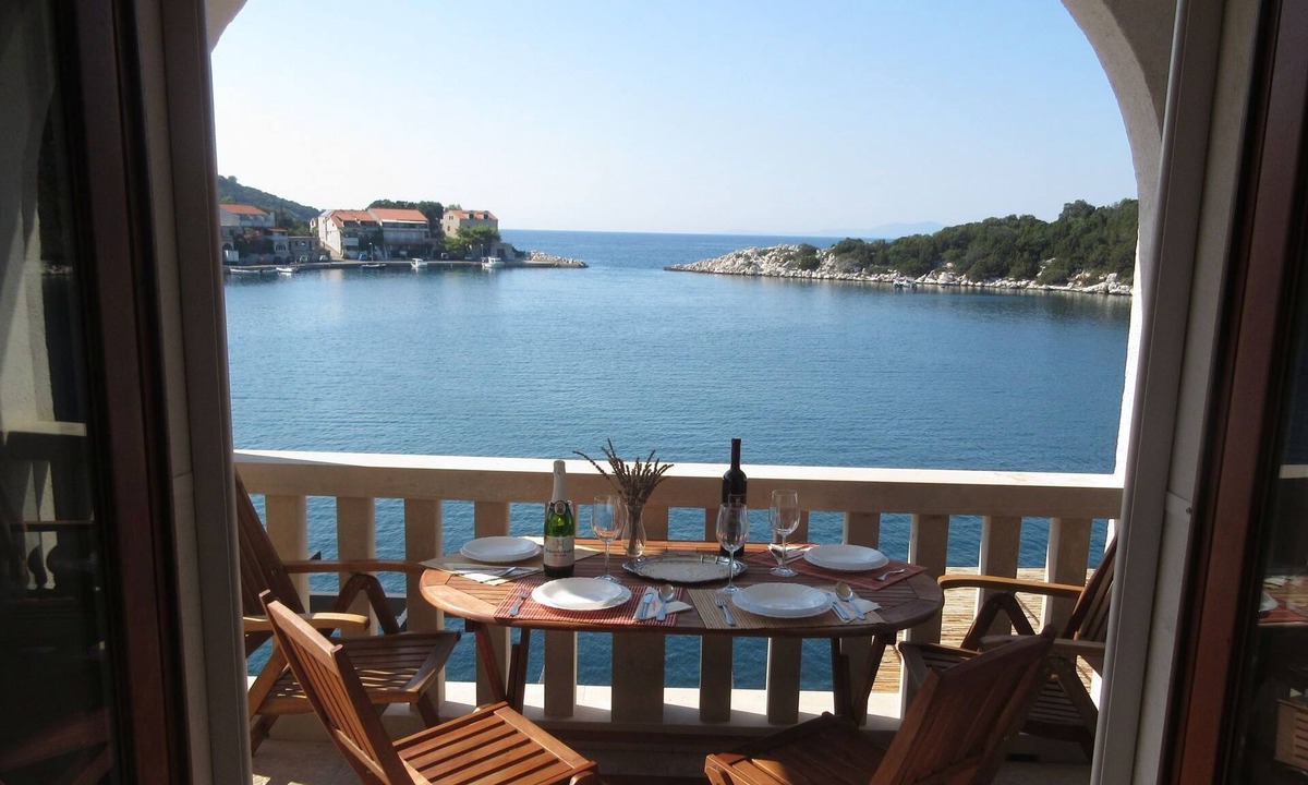 Zaklopatica Apartment | One bedroom apartment near beach Zaklopatica (Lastovo) (A-8346-e)