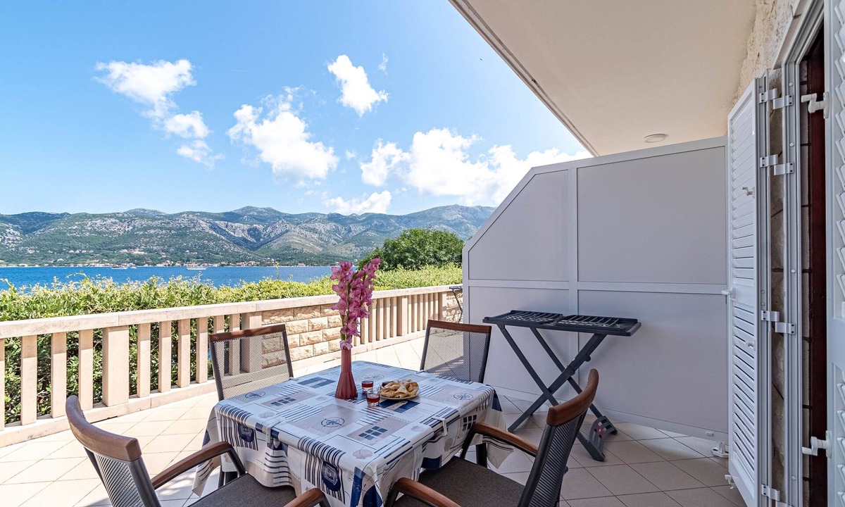 Zrnovo Apartment | One bedroom apartment near beach Tri Žala, Korčula (A-9237-c)