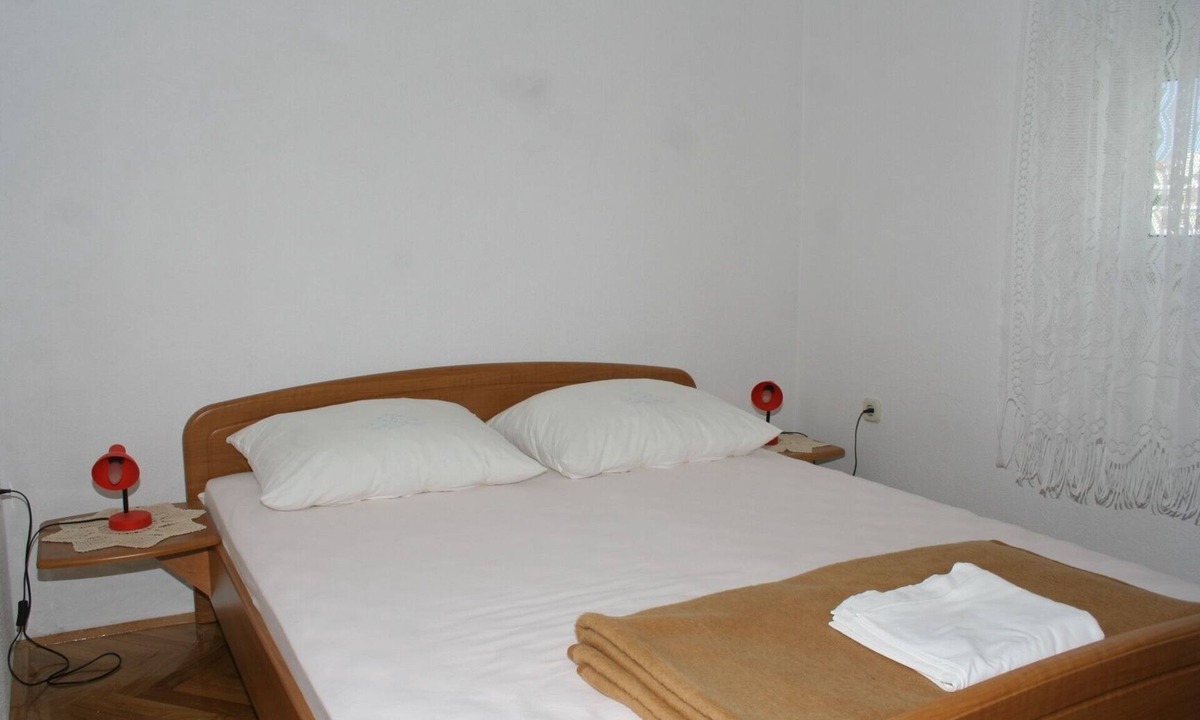 Igrane Apartment | One bedroom apartment near beach Igrane (Makarska) (A-2679-a)