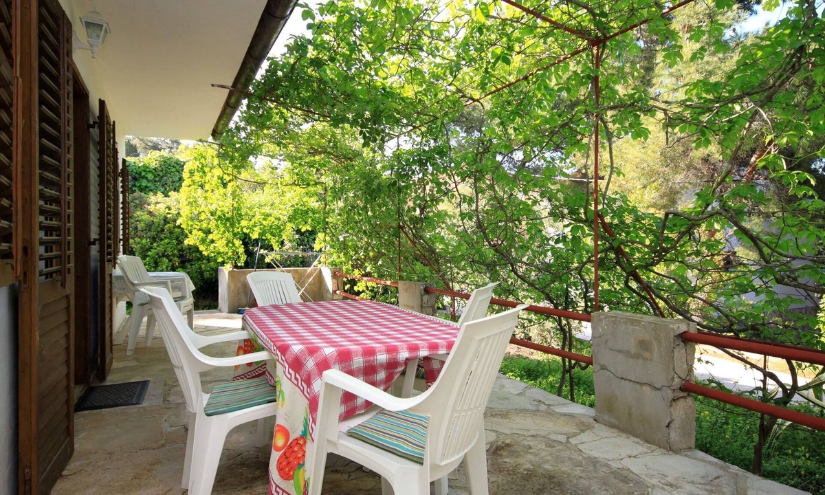 Vrbanj Apartment | One bedroom apartment near beach Mudri Dolac, Hvar (A-118-b)