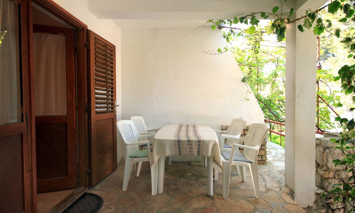 Vrbanj Apartment | One bedroom apartment near beach Mudri Dolac, Hvar (A-118-c)