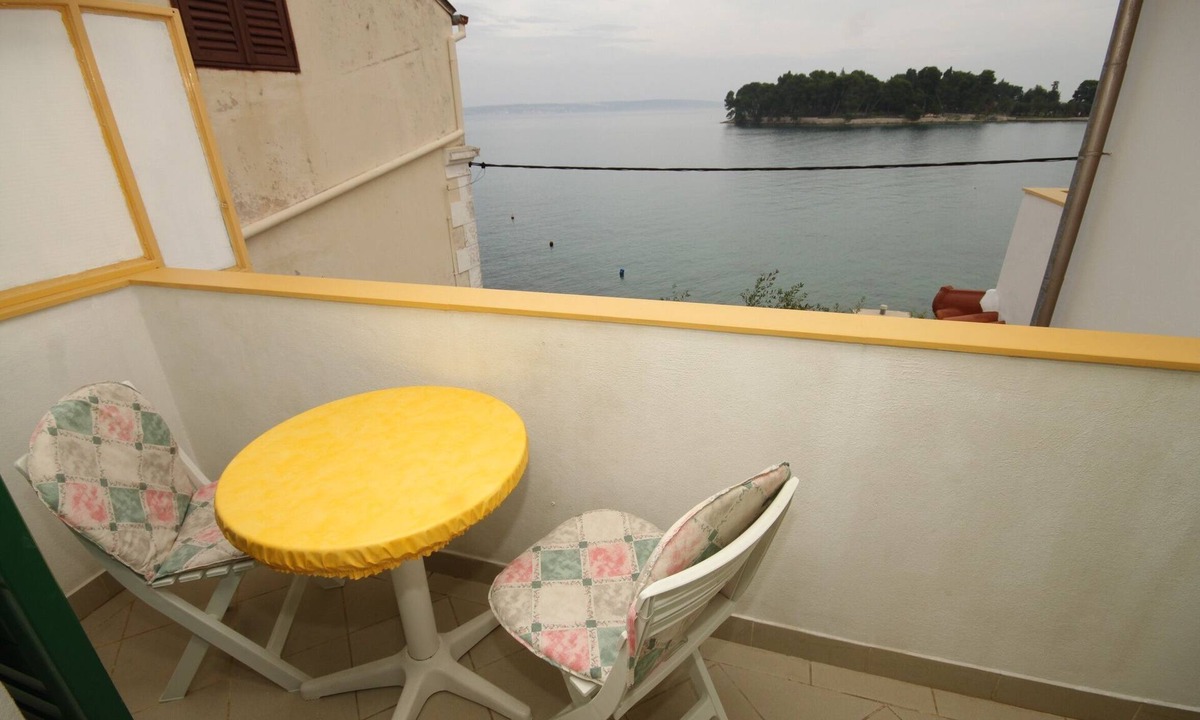 Preko Apartment | One bedroom apartment near beach Preko, Ugljan (A-8515-c)