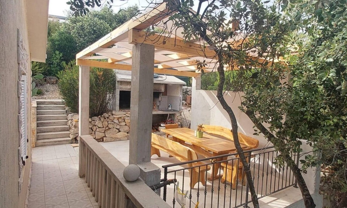 Milna Apartment | One bedroom apartment near beach Milna, Vis (A-8917-d)