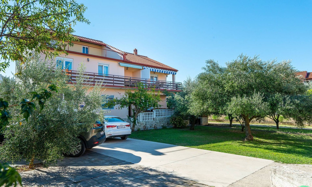 Bibinje Apartment | One bedroom apartment with balcony and sea view Bibinje, Zadar (A-5786-b)