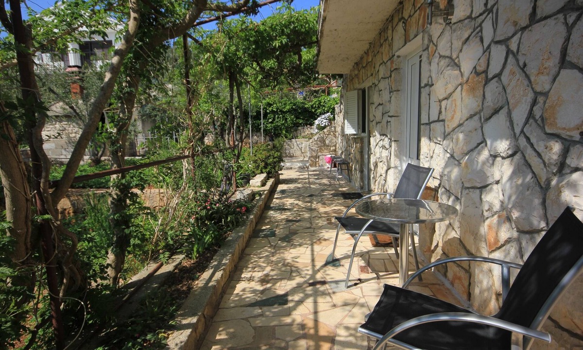 Necujam Apartment | One bedroom apartment with terrace Nečujam, Šolta (A-8691-b)
